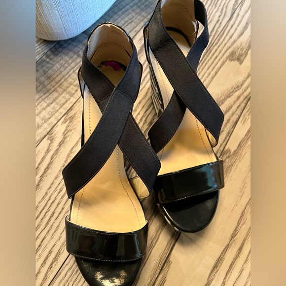 BCBG Womens 8.5 Patent Leather Wedge Sandals Zebra Print Strappy Open Toe - Picture 9 of 13